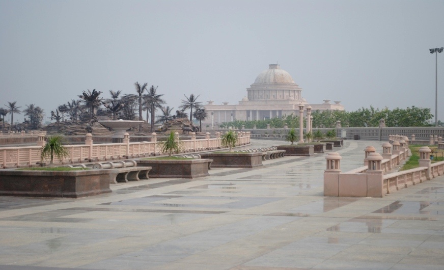 car hire Gorakhpur to Lucknow & local taxi in Gorakhpur