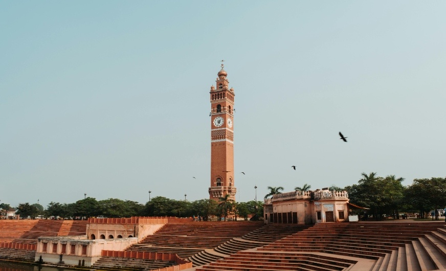 shine Travels & local taxi in Gorakhpur